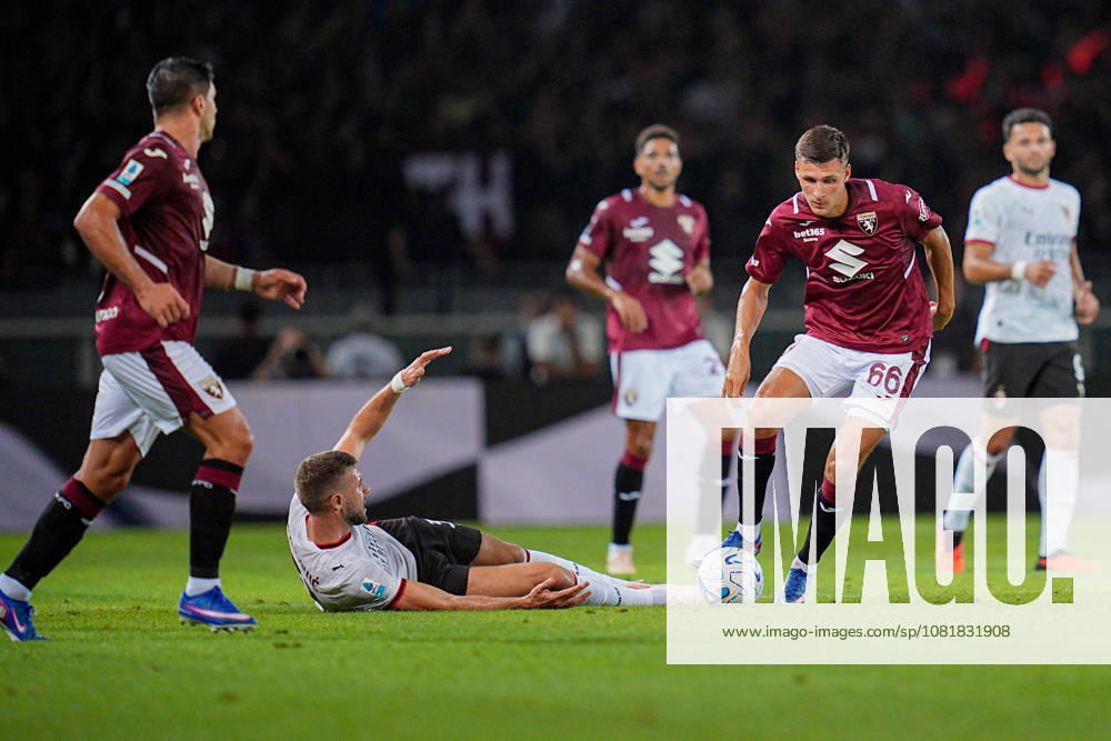MilanÕs Strahinja Pavlovic fights for the ball with Torino FC s Gvidas Gineitis during the Serie A soccer match between Torino and Milan at the Stadio Olimpico Grande Torino in Turin, north west Italy - Sunday, August 23, 2026. - Soccer .