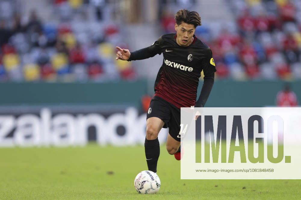 Yuito Suzuki of SC Freiburg in action, on the ball, making a solo move during the first-round match of the DFB Cup between Fortuna Düsseldorf and SC Freiburg at the Merkur Spiel Arena on August 23, 2026, in Düsseldorf, Germany. Photo by Oliver Kaelke, DeFodi Images. Yuito Suzuki of SC Freiburg controls the ball during the first-round match of the DFB Cup between Fortuna Düsseldorf and SC Freiburg at Merkur Spiel Arena on August 23, 2026 in Düsseldorf, Germany Photo by Oliver Kaelke, DeFodi Images DFB and DFL regulations prohibit any use of photographs as image sequences and or quasi-video Photo by Oliver Kaelke, DeFodi Images