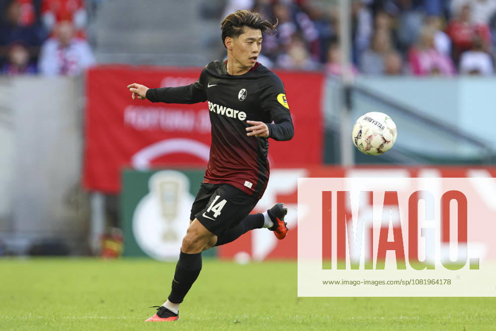 Yuito Suzuki of SC Freiburg in action, on the ball, making a solo run during the first-round DFB Cup match between Fortuna Düsseldorf and SC Freiburg at the Merkur Spiel Arena on August 23, 2026, in Düsseldorf, Germany. Photo by Oliver Kaelke, DeFodi Images. Yuito Suzuki of SC Freiburg controls the ball during the first-round match of the DFB Cup between Fortuna Düsseldorf and SC Freiburg at Merkur Spiel Arena on August 23, 2026 in Düsseldorf, Germany. Photo by Oliver Kaelke, DeFodi Images. DFB and DFL regulations prohibit any use of photographs as image sequences and or quasi-video. Photo by Oliver Kaelke, DeFodi Images.