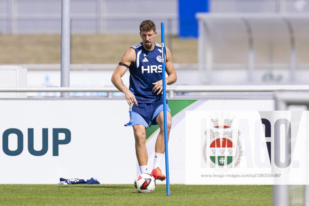 Soccer, FC Schalke 04 Practice Janik Bachmann FC Schalke 04 Gelsenkirchen FC Schalke 04 Training Facility NRW Germany xRHR PHOTO YYx