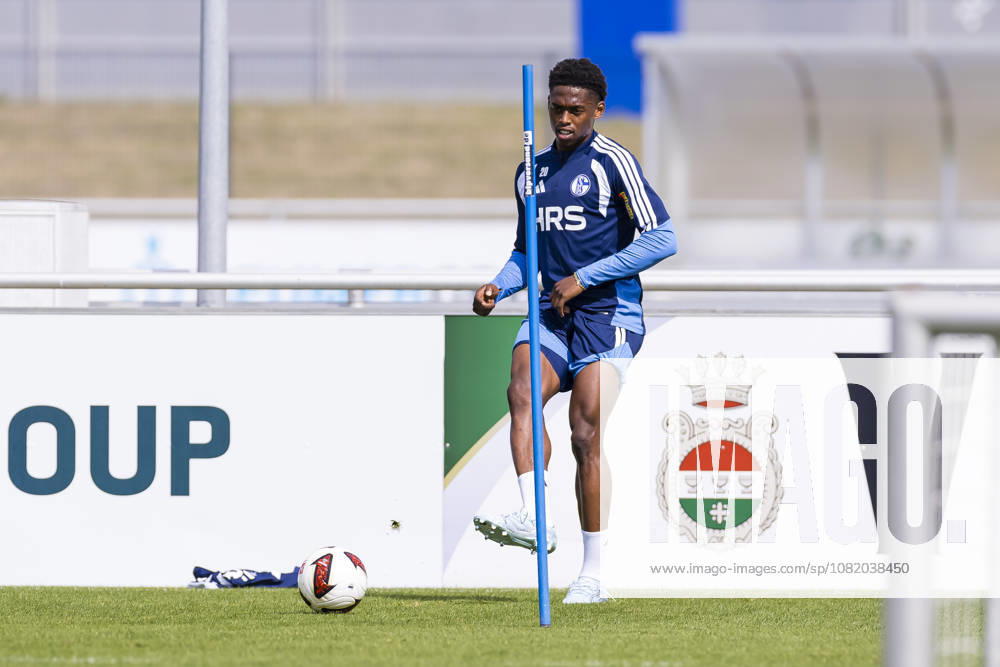 Soccer, FC Schalke 04 training session, Junior Adamu, FC Schalke 04, Gelsenkirchen, FC Schalke 04 training facility, North Rhine-Westphalia, Germany, xRHR, PHOTO YYx