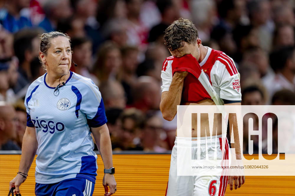 AMSTERDAM AFC Ajax Amsterdam midfielder Youri Regeer is forced to leave the field due to an injury during the UEFA Conference League match at the Johan Cruijff ArenA on August 27, 2026, in Amsterdam, the Netherlands. Photo by DeFodi Images