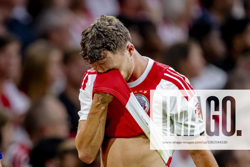 AMSTERDAM AFC Ajax Amsterdam midfielder Youri Regeer is forced to leave the field due to an injury during the UEFA Conference League match at the Johan Cruijff ArenA on August 27, 2026, in Amsterdam, the Netherlands. Photo by DeFodi Images