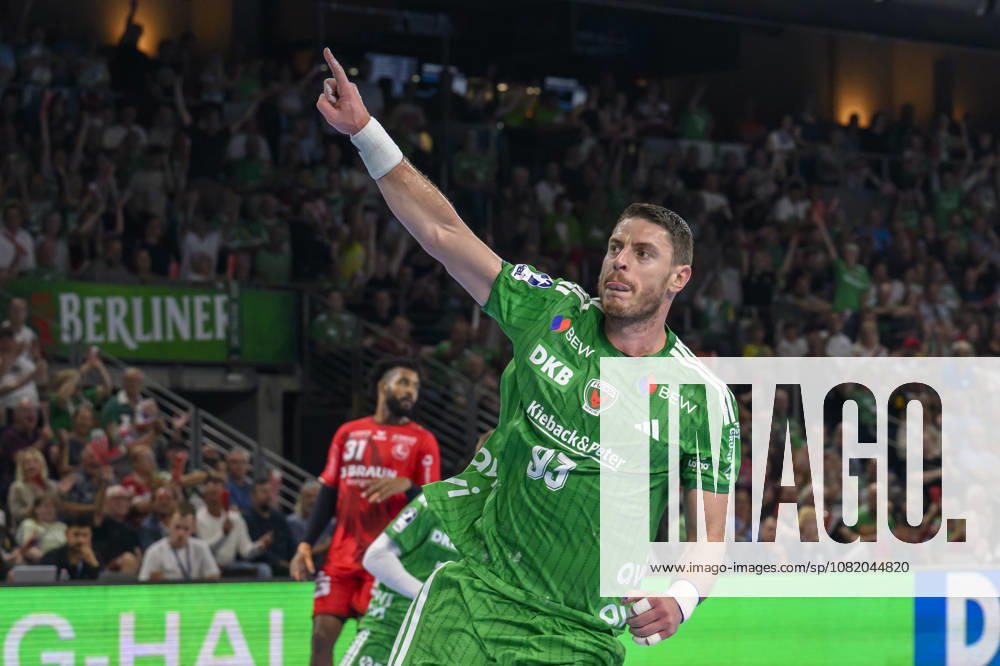 In the photo, from left: Mijajlo Marsenic, Füchse Berlin, 93, goal, score, celebration, goal celebration, joy, enthusiasm, celebrating, GER, Berlin, handball, Füchse Berlin vs. MT Melsungen, at the Max Schmeling Halle, August 27, 2026,