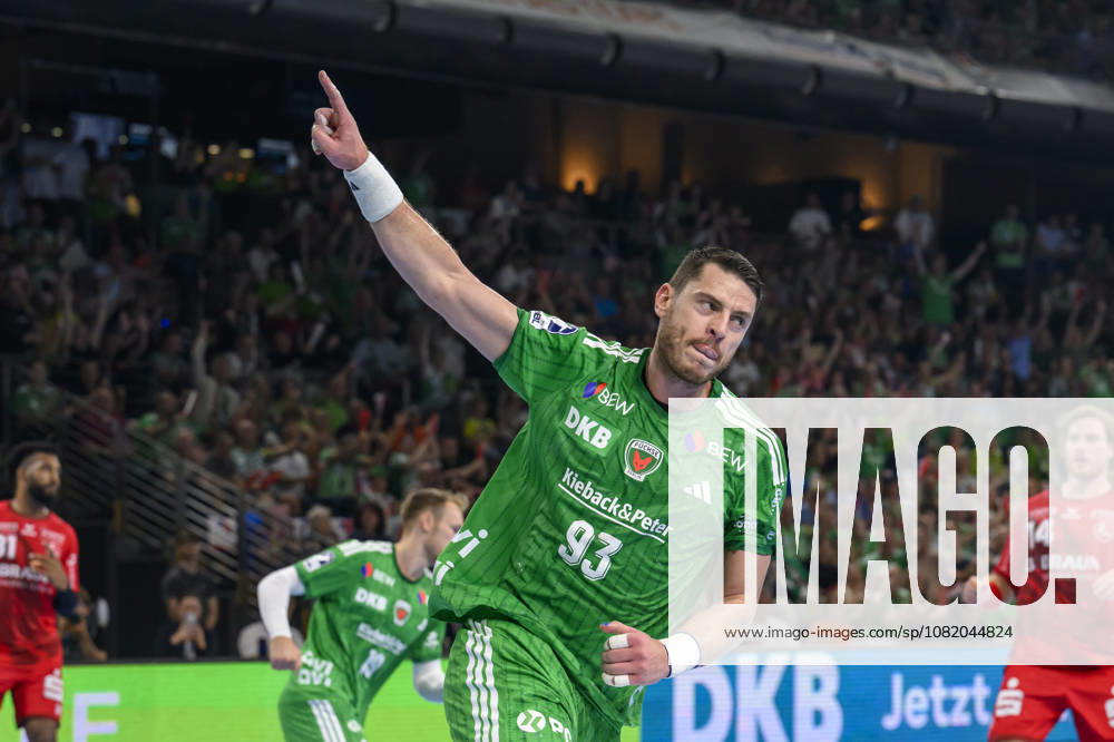 In the photo, from left: Mijajlo Marsenic, Füchse Berlin, 93, goal, score, celebration, goal celebration, joy, enthusiasm, celebrating, GER, Berlin, handball, Füchse Berlin vs. MT Melsungen, at the Max Schmeling Halle, August 27, 2026,