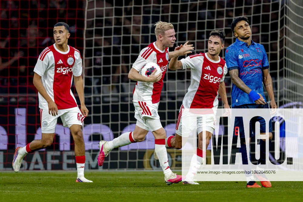 AMSTERDAM: AFC Ajax Amsterdam midfielder Davy Klaassen scores the equalizer to make it 2–2 and celebrates the goal during the UEFA Conference League match at the Johan Cruijff ArenA on August 27, 2026, in Amsterdam, the Netherlands. Photo by DeFodi Images