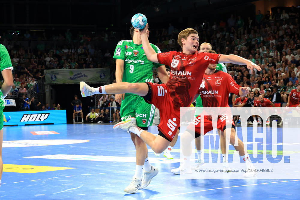 GER Germany, Handball, 1st Bundesliga, August 27, 2026, 2026–2027 season, Berlin, Füchse Berlin vs. Melsungen Simak, Frederik Füchse Berlin 9, Reynir Thor Stefansson MT Melsungen 19, Max Schmeling Hall, Berlin, Germany