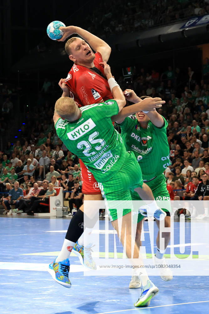 GER Germany, Handball, 1st Bundesliga, August 27, 2026, 2026–2027 Season, Berlin, Füchse Berlin vs. Melsungen Simak, Frederik (Füchse Berlin) 9, Matthes Langhoff (Füchse Berlin) 25, Dainis Kristopans (MT Melsungen) 10, Max Schmeling Hall, Berlin, Germany
