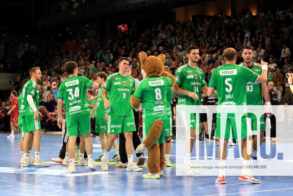 GER Germany, Handball, 1st Bundesliga, August 27, 2026, 2026–2027 season, Berlin, Fuechse Berlin vs. Melsungen Fuechse, group of players, cheering, celebrating, joy, happiness, happy, positive emotions, Max Schmeling Hall, Berlin, Germany