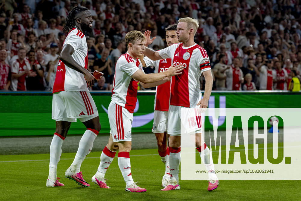 AMSTERDAM: AFC Ajax Amsterdam forward Oliver Edvardsen and AFC Ajax Amsterdam midfielder Davy Klaassen during the UEFA Conference League at the Johan Cruijff ArenA on August 27, 2026, in Amsterdam, the Netherlands. Photo by DeFodi Images