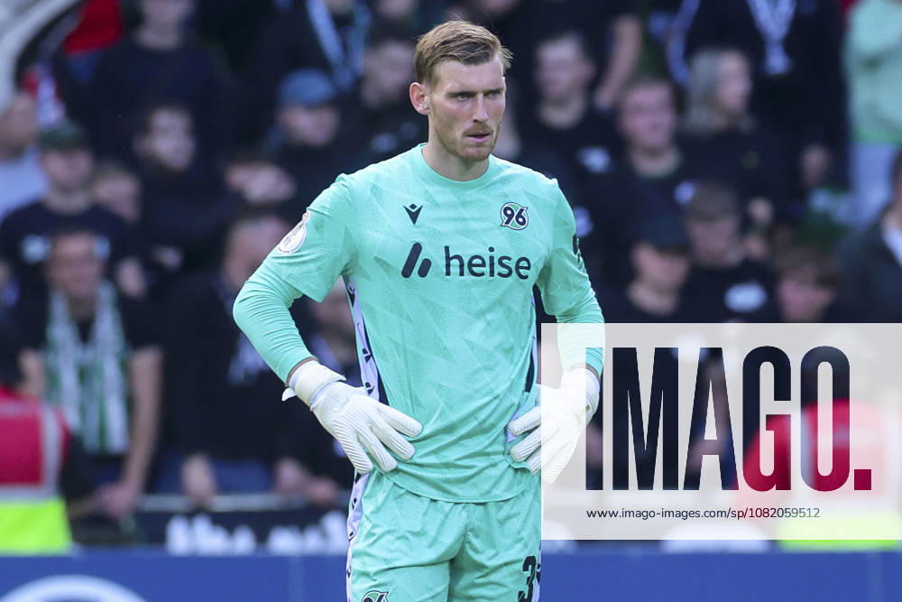 Hannover 96 goalkeeper Leo Weinkauf looks disappointed during the DFB Cup match between SV Hemelingen and Hannover 96 at Weserstadion on August 22, 2026, in Bremen, Germany Photo by Marco Steinbrenner, DeFodi Images Goalkeeper Leo Weinkauf of Hannover 96 looks dejected during the DFB Cup match between SV Hemelingen and Hannover 96 at Weserstadion on August 22, 2026 in Bremen, Germany. Photo by Marco Steinbrenner, DeFodi Images. Photo by Marco Steinbrenner, DeFodi Images