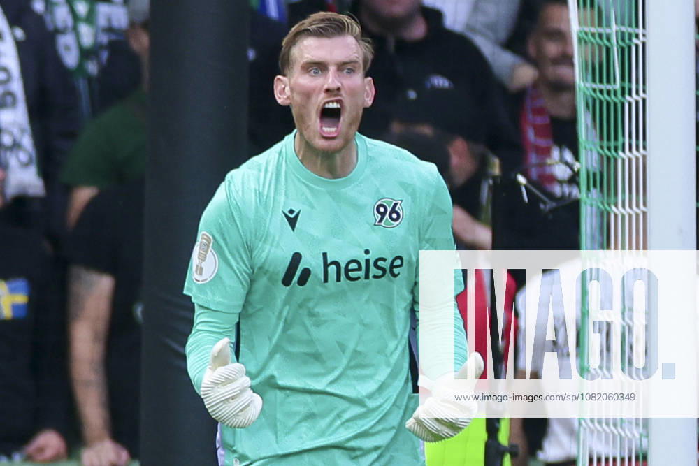 Hannover 96 goalkeeper Leo Weinkauf looks disappointed during the DFB Cup match between SV Hemelingen and Hannover 96 at Weserstadion on August 22, 2026, in Bremen, Germany Photo by Marco Steinbrenner, DeFodi Images Goalkeeper Leo Weinkauf of Hannover 96 looks dejected during the DFB Cup match between SV Hemelingen and Hannover 96 at Weserstadion on August 22, 2026 in Bremen, Germany. Photo by Marco Steinbrenner, DeFodi Images. Photo by Marco Steinbrenner, DeFodi Images.
