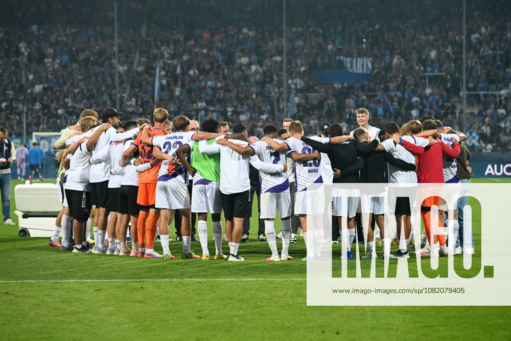 Final celebration, cheering, joy, cheers, VfL Osnabrück Soccer 2. Bundesliga, Matchday 3, VfL Bochum (BO) vs. VfL Osnabrück (OS) 0–1 on August 28, 2026, at the Vonovia Ruhrstadion in Bochum, Germany. DFL regulations prohibit any use of photographs as image sequences and or quasi-video.