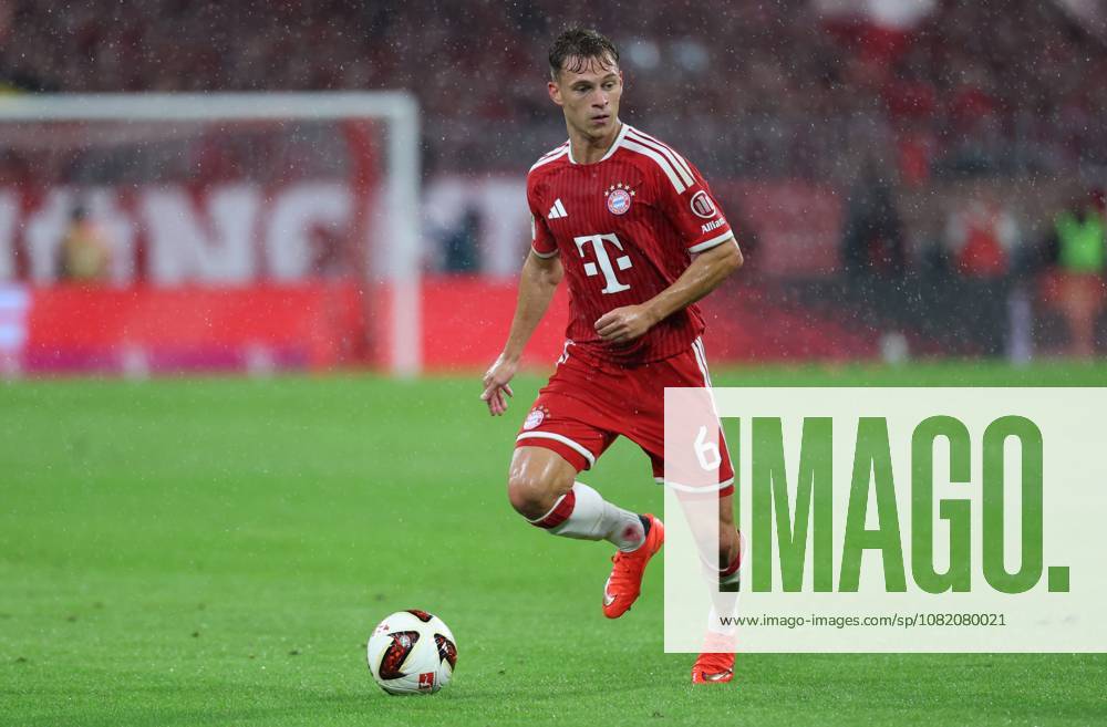 GER, Soccer, Men s, 1. Bundesliga, 2026–2027 Season, Matchday 1, FC Bayern Munich vs. VfB Stuttgart, Individual Play, Full-Body Shot, Isolated Figure, Joshua Kimmich, FC Bayern Munich 06. DFB and DFL regulations prohibit any use of photographs as image sequences and or quasi-video. Munich, Allianz Arena, Bayern, Germany