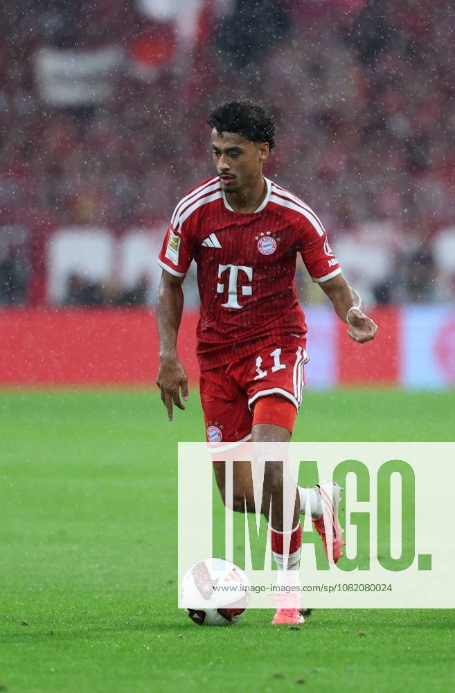 GER, Soccer, Men s, 1. Bundesliga, 2026–2027 Season, Matchday 1, FC Bayern Munich vs. VfB Stuttgart, Individual Play, Full-Body Shot, Isolated Figure, Nathaniel Brown, FC Bayern Munich 11. DFB and DFL regulations prohibit any use of photographs as image sequences and or quasi-video. Munich, Allianz Arena, Bayern, Germany