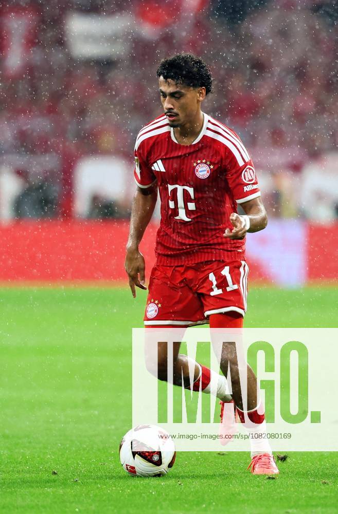 GER, Soccer, Men s, 1. Bundesliga, 2026–2027 Season, Matchday 1, FC Bayern Munich vs. VfB Stuttgart, Individual Play, Full-Body Shot, Isolated Figure, Nathaniel Brown, FC Bayern Munich 11. DFB and DFL regulations prohibit any use of photographs as image sequences and or quasi-video. Munich, Allianz Arena, Bayern, Germany