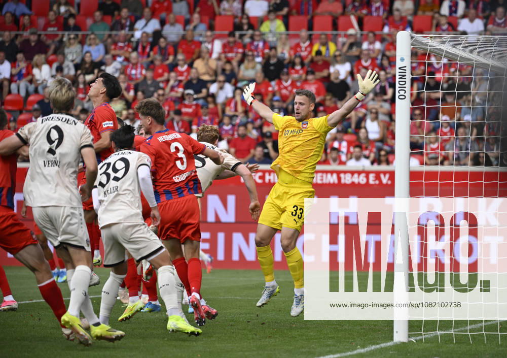 Penalty area play, Goalmouth scene: Goalkeeper Thomas Daehne, 1 FC Heidenheim 1846 (FCH) 33, 1 FC Heidenheim 1846 (FCH) vs. SG Dynamo Dresden (SGD), August 29, 2026. DFL regulations prohibit any use of photographs as image sequences and or quasi-video 1 FC Heidenheim 1846 FCH vs. SG Dynamo Dresden SGD