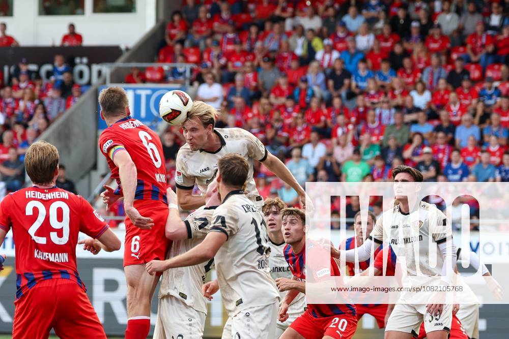 Vincent Vermeij 9 (SG Dynamo Dresden) heads the ball past Patrick Mainka 6 (1. FC Heidenheim 1846), 1. FC Heidenheim 1846 vs. SG Dynamo Dresden, Soccer, Men, 2. Bundesliga, 2026–2027 Season, First Half of the Season, Matchday 3, August 29, 2026. DFB regulations prohibit any use of photographs as image sequences and or quasi-video. Heidenheim, Baden-Württemberg, Germany