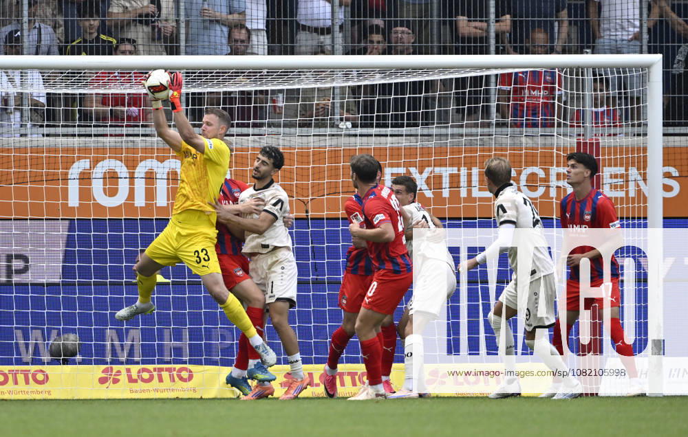 Penalty area scene, Goalmouth scene: Goalie Thomas Daehne, 1 FC Heidenheim 1846 (FCH) 33, Action: 1 FC Heidenheim 1846 (FCH) vs. SG Dynamo Dresden (SGD), August 29, 2026. DFL regulations prohibit any use of photographs AS IMAGE SEQUENCES AND OR QUASI-VIDEO 1 FC Heidenheim 1846 FCH vs. SG Dynamo Dresden SGD
