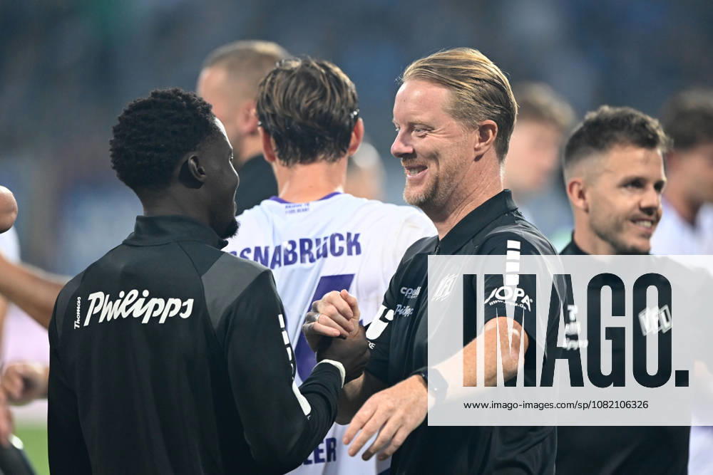 Final celebration, cheers, celebrating, joy, Coach Timo SCHULTZ of VfL Osnabrück thanks goal scorer Ismail BADJIE VfL Osnabrück Soccer 2. Bundesliga, Matchday 3, VfL Bochum (BO) vs. VfL Osnabrück (OS) 0–1 on August 28, 2026, at the Vonovia Ruhrstadion in Bochum, Germany. DFL regulations prohibit any use of photographs as image sequences and or quasi-video. Â