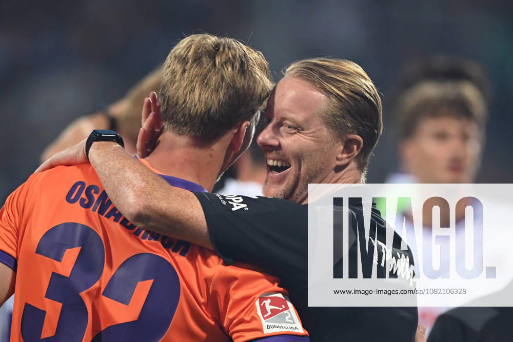 Celebration, cheers, rejoicing, joy, Coach Timo SCHULTZ of VfL Osnabrück embraces goalkeeper Jonas KRUMREY of VfL Osnabrück. Soccer, 2. Bundesliga, Matchday 3, VfL Bochum (BO) vs. VfL Osnabrück (OS) 0–1 on August 28, 2026, at the Vonovia Ruhrstadion in Bochum, Germany. DFL regulations prohibit any use of photographs as image sequences and or quasi-video.