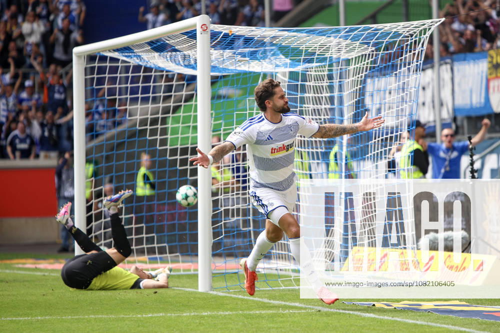 GER, Soccer, Men s, 3rd Division, 2026–2027 Season, MSV Duisburg vs. FC Würzburger Kickers, Lex Tyger Lobinger, Duisburg, goal celebration, celebrating after scoring the 2–0 goal, Duisburg, Schauinsland, Reisen Arena, North Rhine-Westphalia, Germany