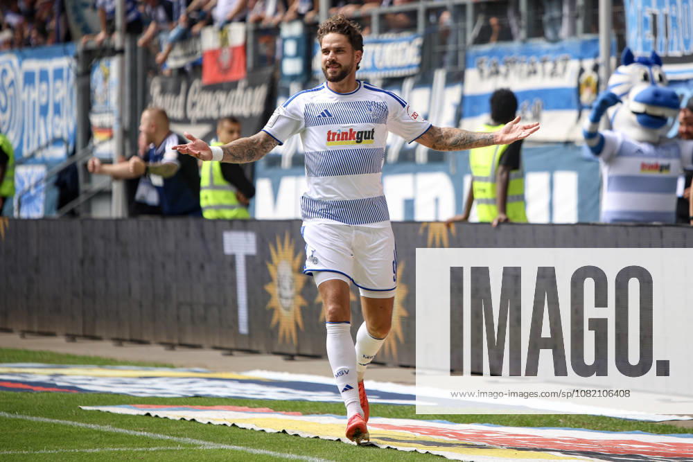GER, Soccer, Men s, 3rd Division, 2026–2027 Season, MSV Duisburg vs. FC Würzburger Kickers, Lex Tyger Lobinger, Duisburg, goal celebration, celebrating after scoring the 2–0 goal, Duisburg, Schauinsland, Reisen Arena, North Rhine-Westphalia, Germany