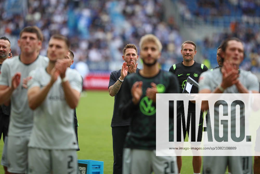 Tobias Strobl, VfL Wolfsburg head coach, with the team among the fans after the victory, Karlsruher SC vs. VfL Wolfsburg, 2. Bundesliga, Matchday 3, 2026–2027, August 29, 2026, DFL regulations prohibit any use of photographs as image sequences and or quasi-video, Karlsruher SC vs. VfL Wolfsburg, 2. Bundesliga, Matchday 3, 2026–2027, August 29, 2026, Karlsruhe