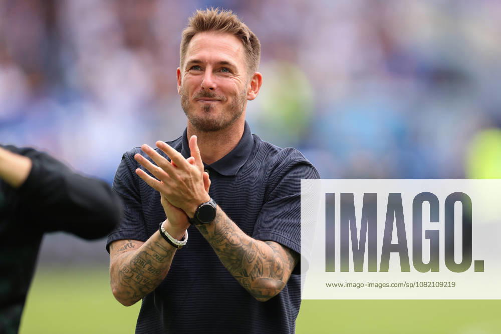 Tobias Strobl, VfL Wolfsburg, head coach in the stands with the fans, Karlsruher SC vs. VfL Wolfsburg, 2. Bundesliga, Matchday 3, 2026–2027, August 29, 2026, DFL regulations prohibit any use of photographs as image sequences and or quasi-video, Karlsruher SC vs. VfL Wolfsburg, 2. Bundesliga, Matchday 3, 2026–2027, August 29, 2026, Karlsruhe