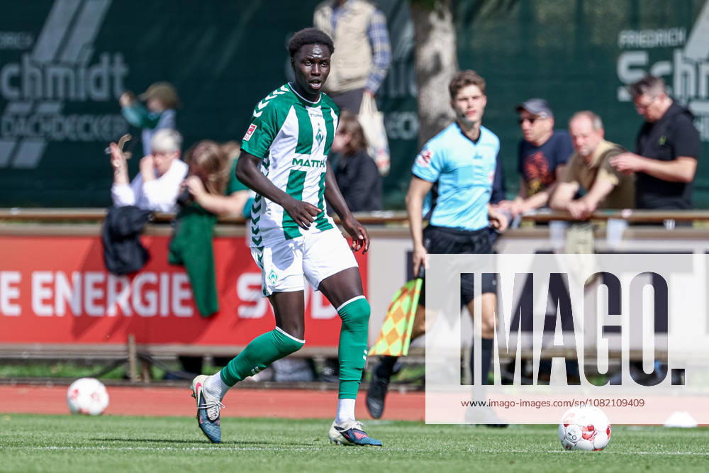 Ramiz Hamouda, SV Werder Bremen II, age 24, on the ball, single frame, full body, action, game scene, August 29, 2026, Bremen, Germany, soccer, Regionalliga Nord, SV Werder Bremen II vs. HSC Hannover