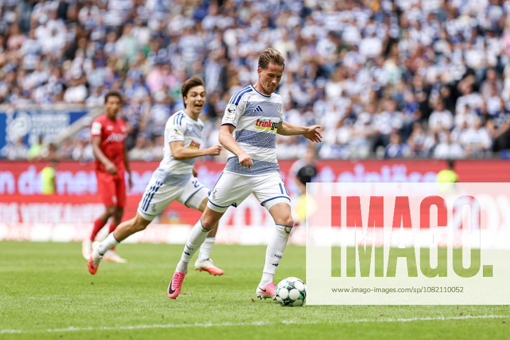 GER, Soccer, Men s, 3rd Division, 2026–2027 Season, MSV Duisburg vs. FC Würzburger Kickers, Christian Viet, Duisburg scores the goal to make it 3–0, Duisburg, Schauinsland-Reisen-Arena, North Rhine-Westphalia, Germany