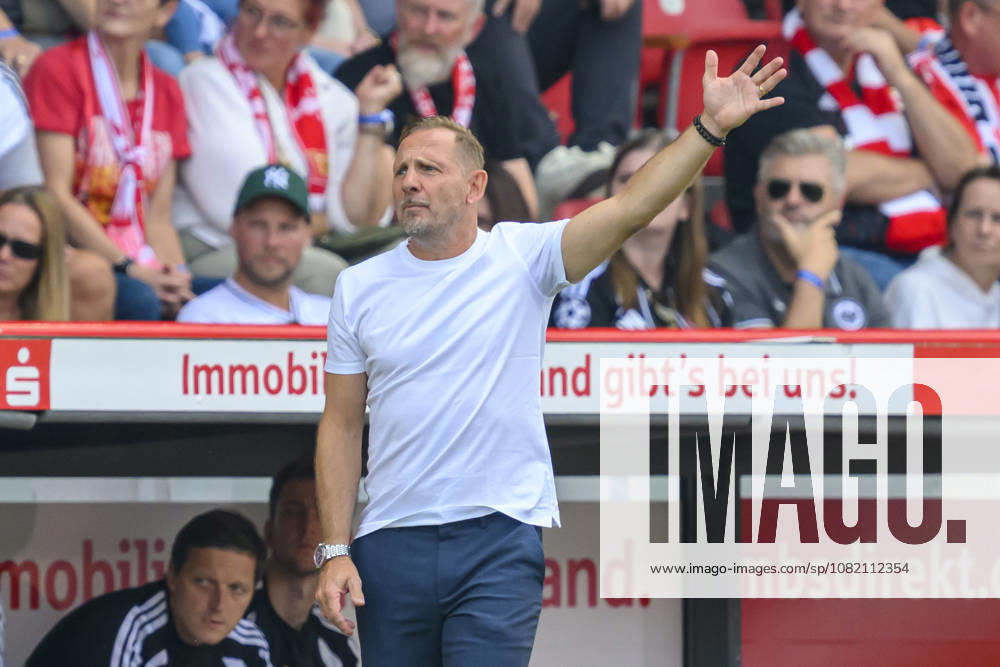 Pictured from left: Mauro Lustrinelli, Union Berlin, coach, GER, Berlin, soccer, 1. FC Union Berlin vs. Eintracht Frankfurt, at the Alte Försterei, August 29, 2026, DFB and DFL regulations prohibit any use of photographs as image sequences and or quasi-video,