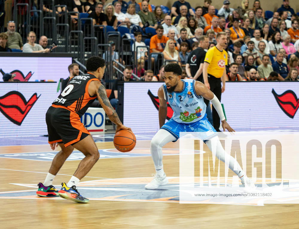 02 Zach Copeland of the Rostock Seawolves goes head-to-head with 00 DMitrik Trice of RASTA Vechta ROSTOCK SEAWOLVES RASTA VECHTA, Basketball, Exhibition Game, August 29, 2026 ROSTOCK SEAWOLVES RASTA VECHTA, Basketball, Exhibition Game, August 29, 2026 Rostock