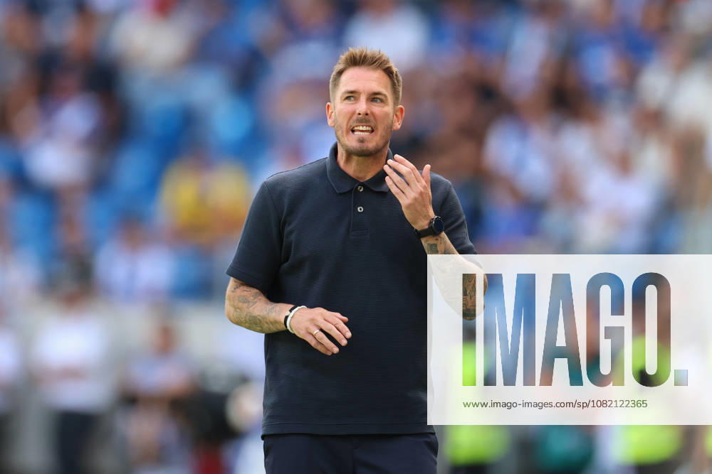 Tobias Strobl, VfL Wolfsburg, Head Coach in Action, Karlsruher SC vs. VfL Wolfsburg, 2. Bundesliga, Matchday 3, 2026–2027, August 29, 2026, DFL regulations prohibit any use of photographs as image sequences and or quasi-video, Karlsruher SC vs. VfL Wolfsburg, 2. Bundesliga, Matchday 3, 2026–2027, August 29, 2026, Karlsruhe