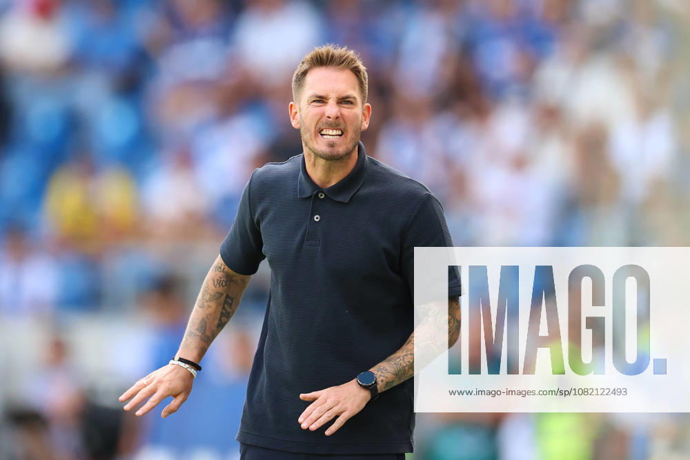 Tobias Strobl, head coach of VfL Wolfsburg, disputes the referee s decisions, Karlsruher SC vs. VfL Wolfsburg, 2. Bundesliga, Matchday 3, 2026–2027, August 29, 2026, DFL regulations prohibit any use of photographs as image sequences and or quasi-video, Karlsruher SC vs. VfL Wolfsburg, 2. Bundesliga, Matchday 3, 2026–2027, August 29, 2026, Karlsruhe