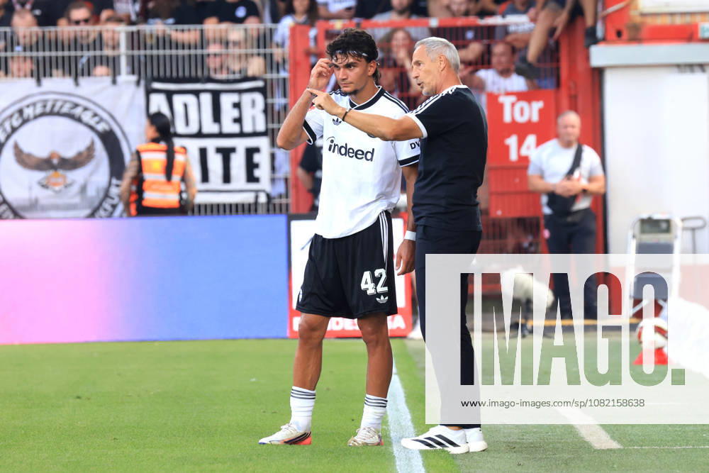 GER, Soccer, Bundesliga 1, 2026–2027, Alte Foersterei, 1. FC Union vs. Eintracht Frankfurt Head Coach Ali Huetter, Eintracht Frankfurt, Can Uzum, Eintracht Frankfurt, 42, talking, discussing, 1st League, DFB, DFL regulations prohibit any use of photographs as image sequences and or quasi-video, Berlin, Alte Foersterei Stadium, Berlin, Germany