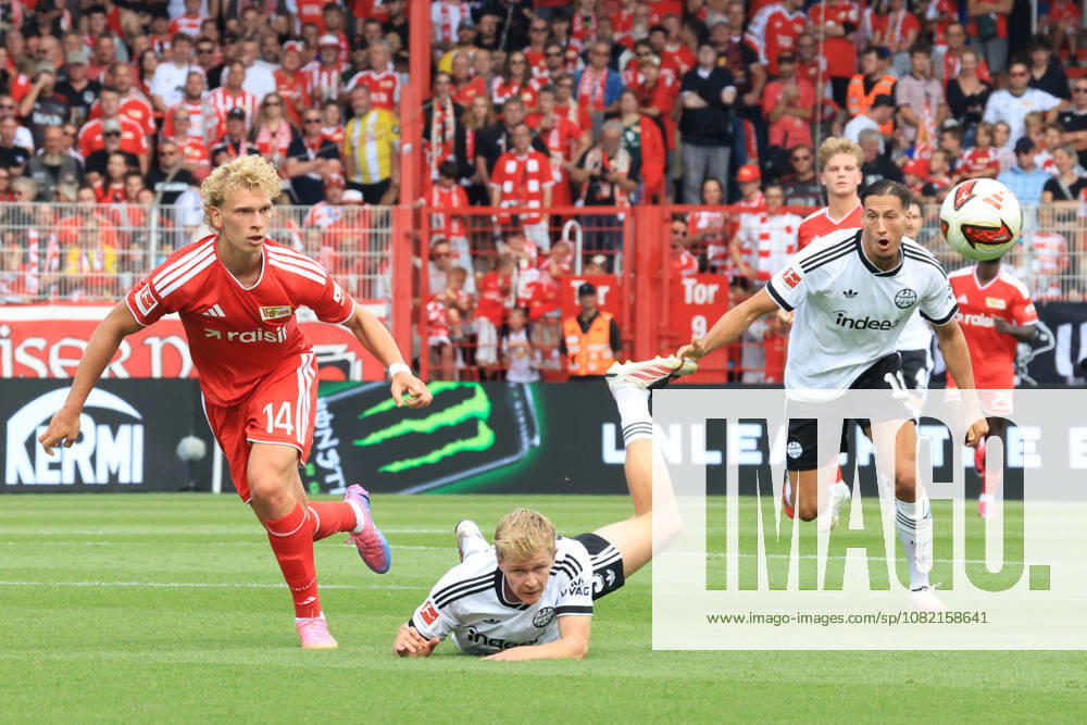 GER, Soccer, Bundesliga 1, 2026–2027, Alte Foersterei, 1. FC Union vs. Eintracht Frankfurt Leopold Querfeld 1. FC Union Berlin 14, JONATHAN BURKARDT Eintracht Frankfurt 9, YOUNES EBNOUTALIB Eintracht Frankfurt 11. 1st Division. DFB and DFL regulations prohibit any use of photographs as image sequences and or quasi-video. Berlin, Alte Foersterei Stadium, Berlin, Germany