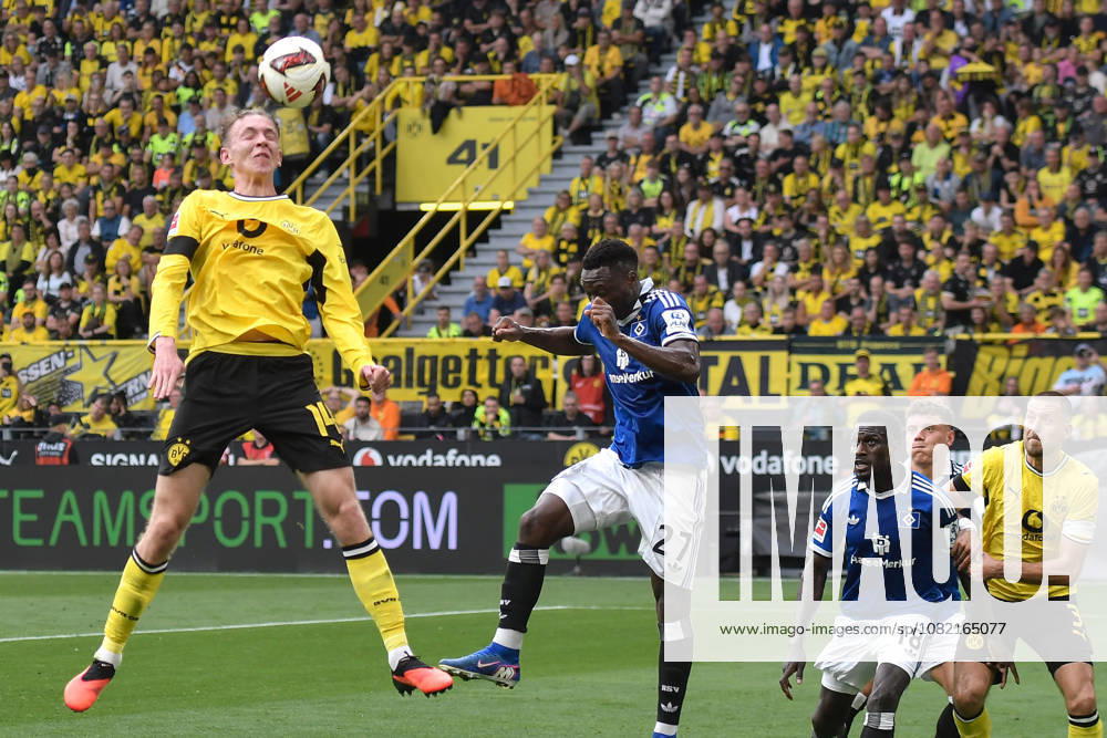 Penalty area play: Goal-scoring opportunity by Maximilian Beier (Dortmund 14) vs. Patson Daka (SV 27) with Bakery Jatta (SV 18), right 29, August 8, 2026 ¢ Soccer ¢ Borussia Dortmund vs. Hamburger SV, Signal Iduna Park, Dortmund, DFB DFL regulations prohibit any use of photographs as image sequences and or quasi-video. NRW, Germany