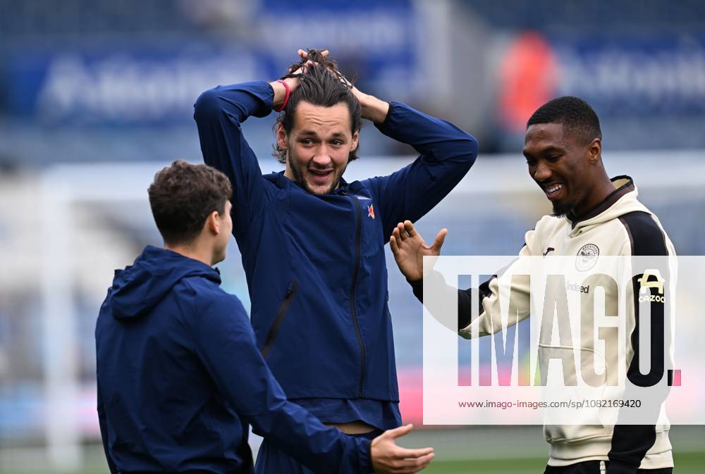 James Trafford goalkeeper of Leeds United (centre) before kick off Leeds United v Brentford, Premier League Football, Football, Elland Road, Leeds, UK - 30 Aug 2026Leeds Elland Road United Kingdom