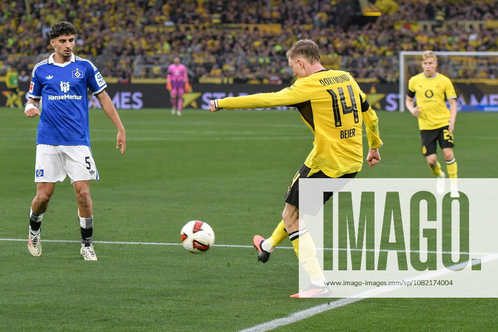 Penalty Area Scene: Goal Opportunity by Maximilian Beier, Dortmund 14, Martin Adeline, SV 5, left 29, 08, 2026 ¢ Soccer ¢ Borussia Dortmund vs. Hamburger SV, Signal Iduna Park, Dortmund, DFB and DFL regulations prohibit any use of photographs as image sequences and or quasi-video. NRW, Germany