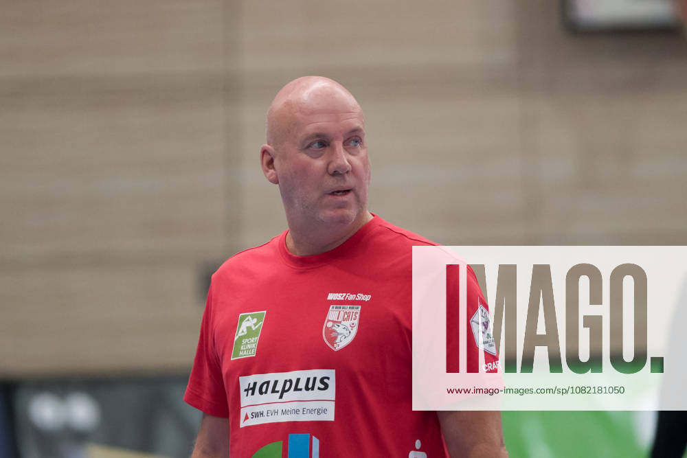 Coach Pether Krautmeyer, Halle; SV Union Halle Neustadt vs. TuS Metzingen, Women s Handball Bundesliga 1, 2026–27 Season, August 30, 2026, Halle SWH Arena, Saxony-Anhalt, Germany
