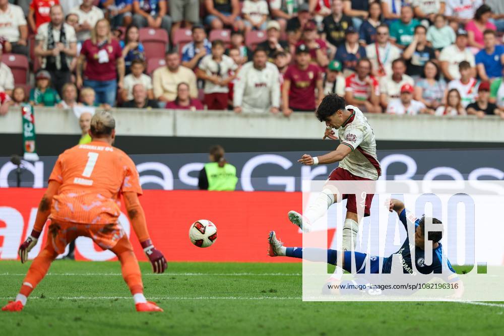 Rodrigo Ribeiro (9, FC Augsburg) scores the goal to make it 3–0; Soufiane El Faouzi (23, FC Schalke 04) and Loris Karius (1, FC Schalke 04) are powerless to stop it. FC Augsburg vs. FC Schalke 04, Soccer, Bundesliga 1, Matchday 1, August 30, 2026. DFB regulations prohibit any use of photographs as image sequences and or quasi-video. Augsburg, Bavaria, Germany