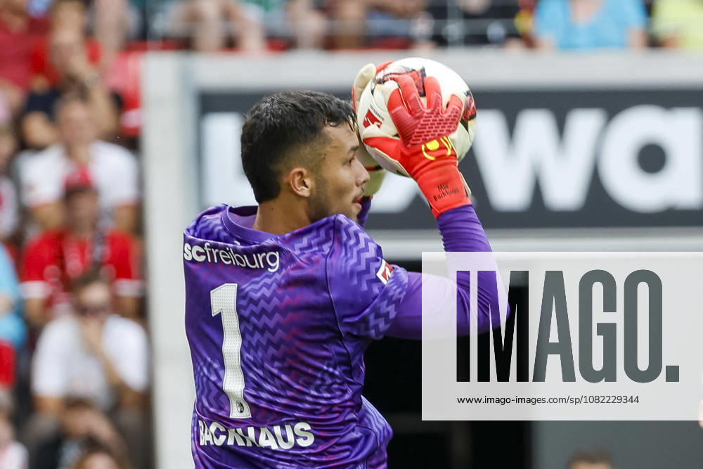 Mio Backhaus, SC Freiburg, 01 on the Ball, Germany, Soccer, Bundesliga 1, Matchday 1, 2026–2027, SC Freiburg vs. SV Werder Bremen, August 30, 2026, Freiburg im Breisgau, Europa-Park Stadium, Germany