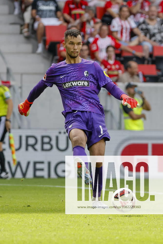 Mio Backhaus, SC Freiburg, No. 1 on the Ball, Germany, Soccer, Bundesliga 1, Matchday 1, 2026–2027, SC Freiburg vs. SV Werder Bremen, August 30, 2026, Freiburg im Breisgau, Europa-Park Stadium, Germany