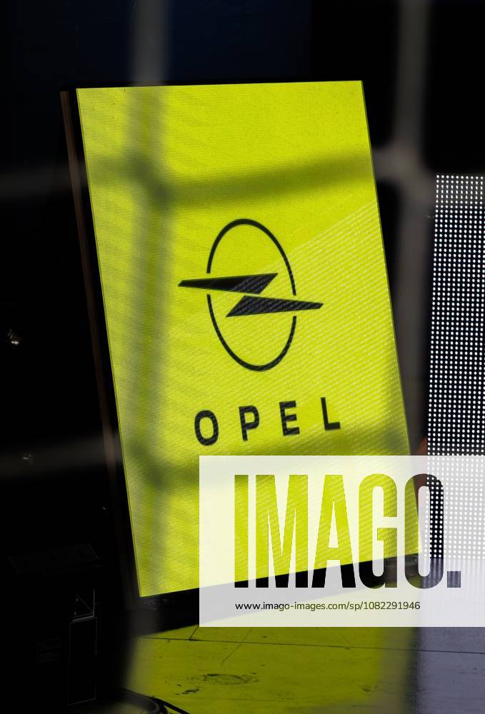 Handball 1st Bundesliga OPEL HBL 2026–2027 Season, Matchday 2: HC Erlangen (Nuremberg Metropolitan Region) vs. HCE TSV Hannover Burgdorf, Die Recken Women s Team, LED Advertising, Opel, Blur, Goal Net