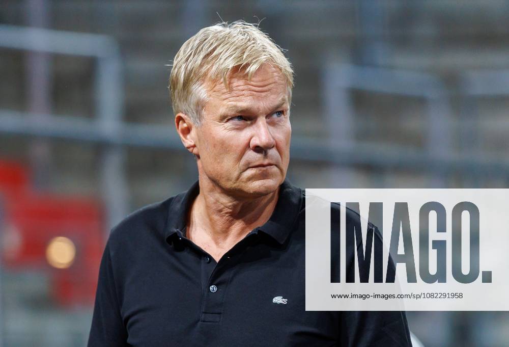 Handball 1st Bundesliga OPEL HBL 2026–2027 Season, Matchday 2: HC Erlangen, Nuremberg Metropolitan Region, HCE, TSV Hannover Burgdorf, Die Recken, DaMa, Dr. Carsten Bissel, Chairman of the Supervisory Board of HC Erlangen, pensive and disappointed; disappointment