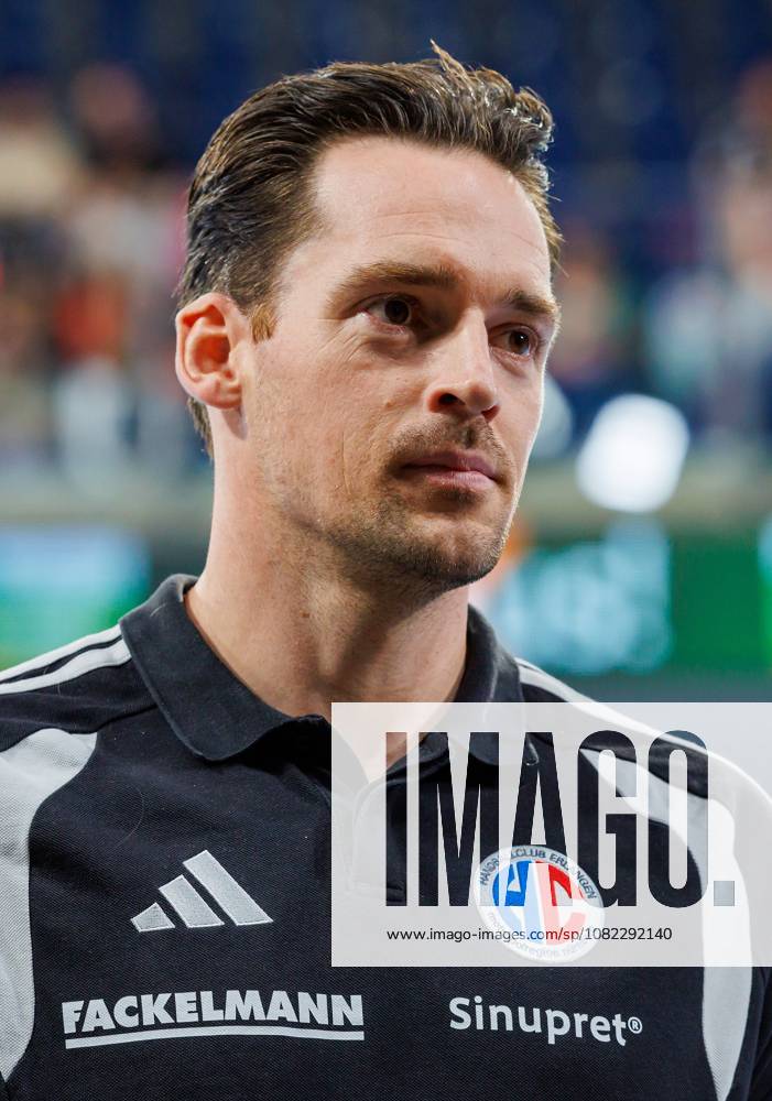 Handball 1st Bundesliga OPEL HBL 2026–2027 Season, Matchday 2: HC Erlangen, Nuremberg Metropolitan Region (HCE), TSV Hannover Burgdorf, Die Recken, DaMa, Ole Rahmel, Sports Manager, HC Erlangen (HCE), pensive