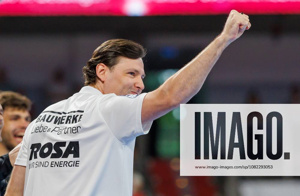 Handball 1st Bundesliga OPEL HBL 2026–2027 Season, Matchday 2: HC Erlangen (Nuremberg Metropolitan Region) vs. HCE TSV Hannover Burgdorf, Die Recken Women’s Team, Johannes Sellin (Coach, HC Erlangen), HCE, clenches fists is happy, joy, cheering, jubilation