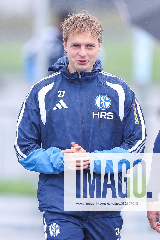 Soccer, FC Schalke 04 practice Finn Porath FC Schalke 04 Gelsenkirchen FC Schalke 04 training facility NRW Germany xRHR PHOTO YYx