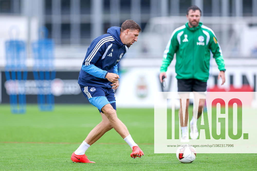 Soccer, FC Schalke 04 Practice Janik Bachmann FC Schalke 04 Gelsenkirchen FC Schalke 04 Training Facility North Rhine-Westphalia, Germany xRHR PHOTO YYx